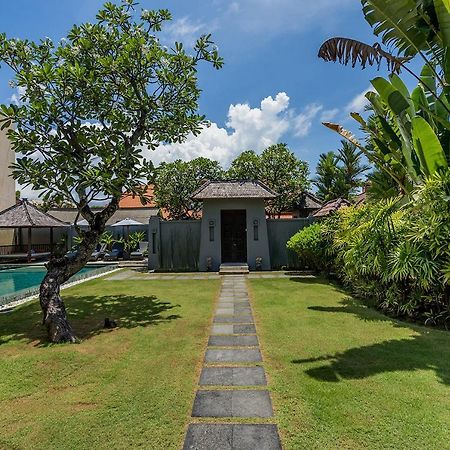 Bali Villa Lotus Семиняк Екстериор снимка