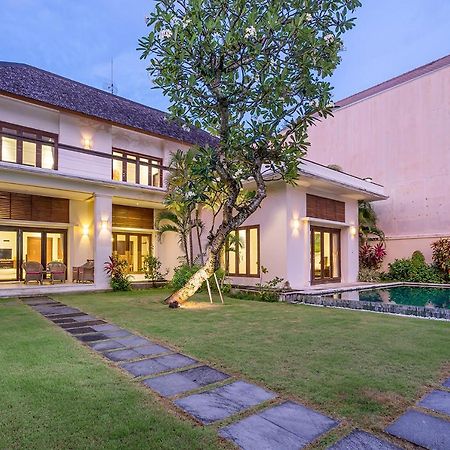 Bali Villa Lotus Семиняк Екстериор снимка